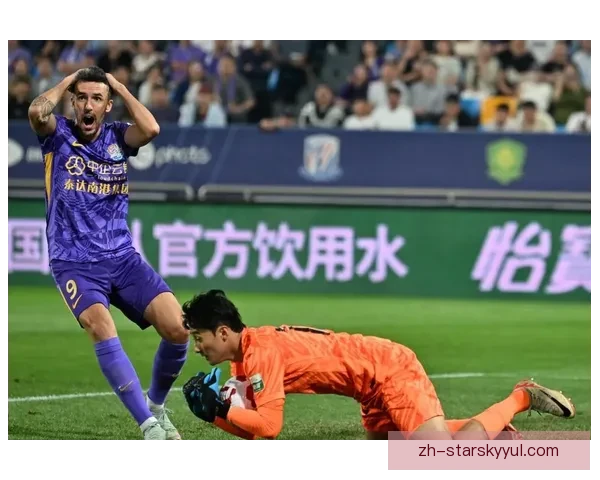 中超首战成都大胜十人鹏城